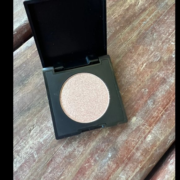 *5 for $20* Beauty highlighter - Picture 3 of 3